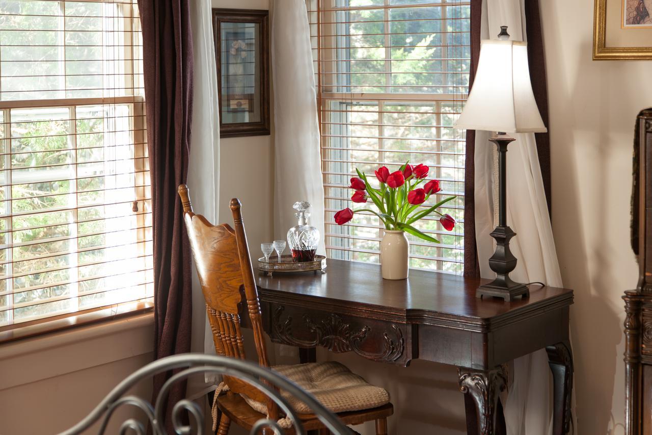 A Butlers Manor Bed & Breakfast Southampton Exterior photo