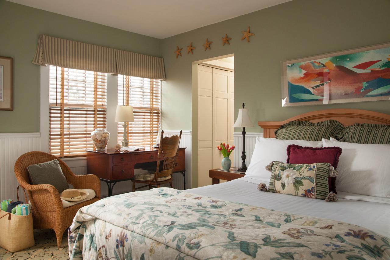 A Butlers Manor Bed & Breakfast Southampton Exterior photo