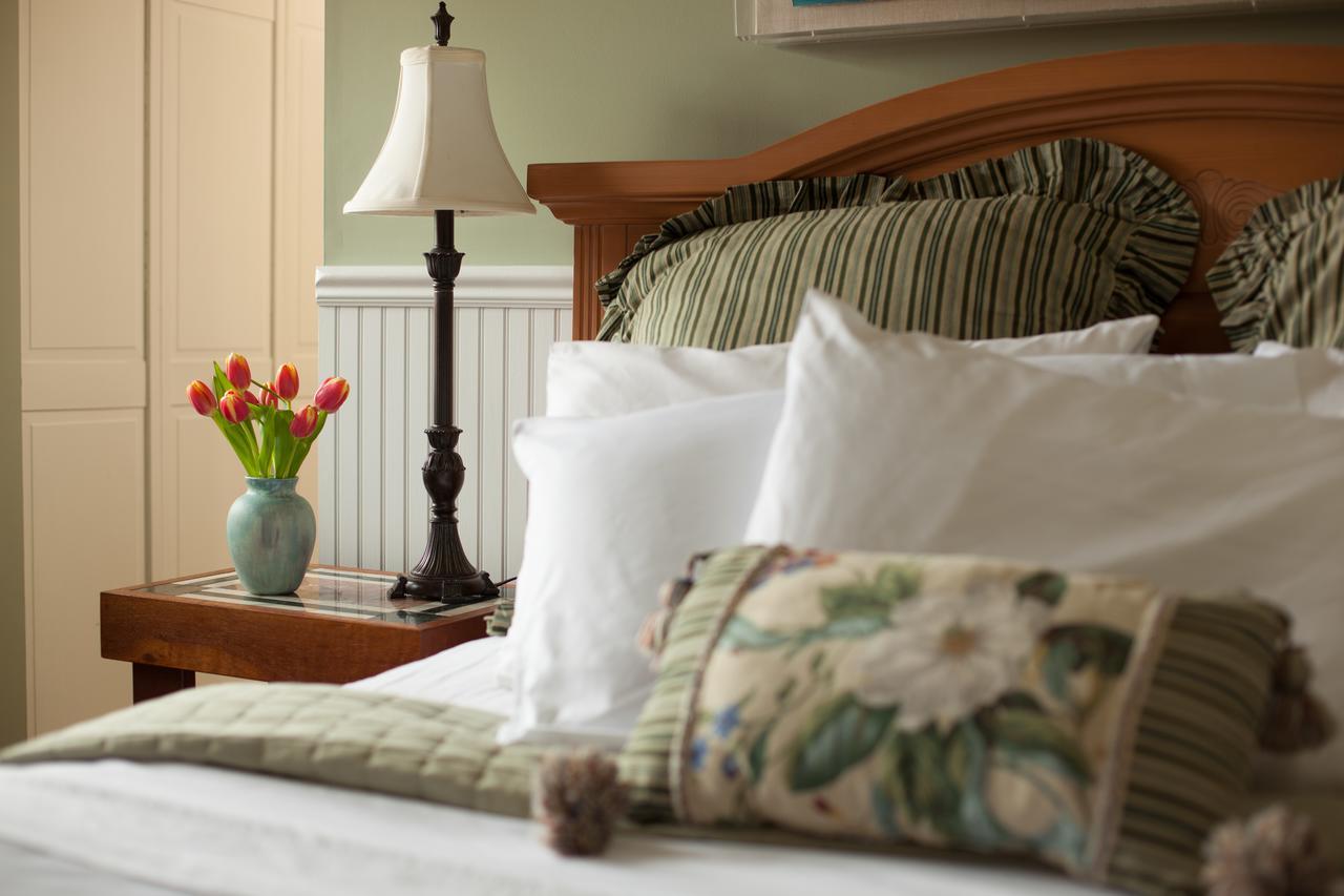 A Butlers Manor Bed & Breakfast Southampton Exterior photo
