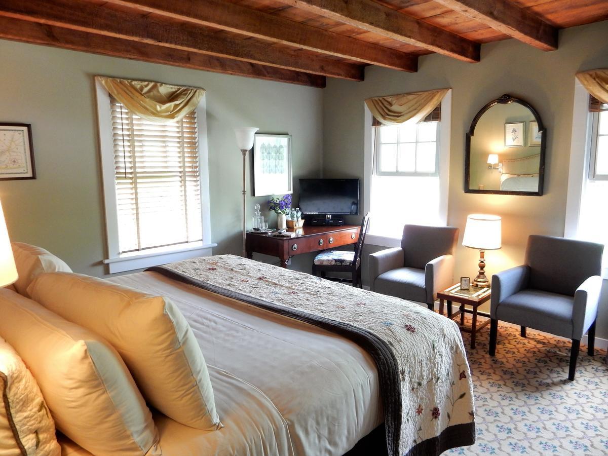 A Butlers Manor Bed & Breakfast Southampton Exterior photo