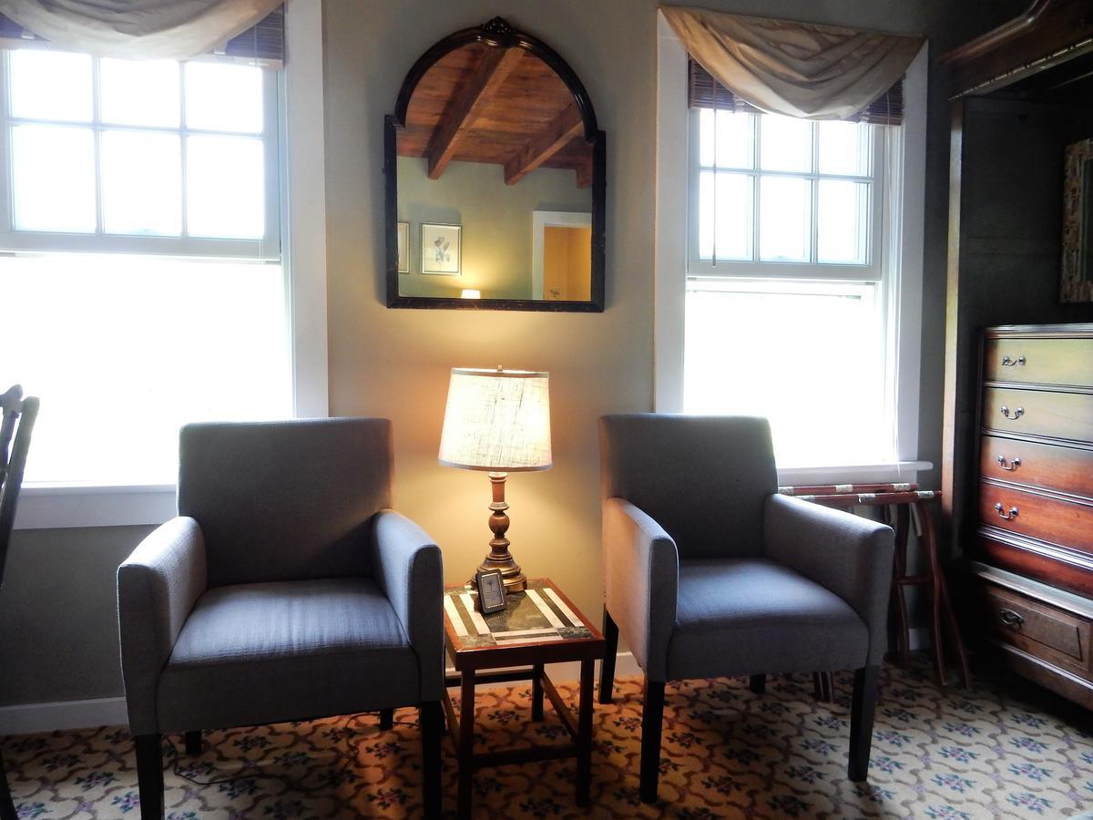 A Butlers Manor Bed & Breakfast Southampton Exterior photo